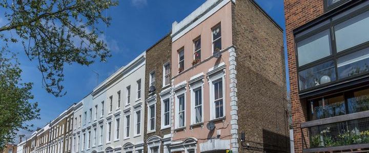 Stunning two bedroom property set on the first floor of period conversion - Photo 1