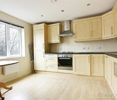 2 BEDROOM Apartment - Ground Floor - Photo 5