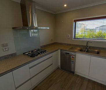 Silverdale - 4 Bedrooms - Photo 1