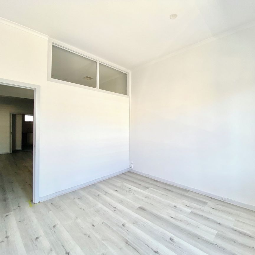LOVELY THREE BEDROOM APARTMENT IN PRIME LOCATION - Photo 1