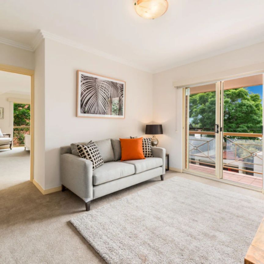 Spacious 4-Bedroom Townhouse in Prestigious Neutral Bay - Photo 1