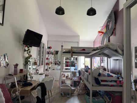 Location Maison 4 pièces 98m² TONNAY CHARENTE 17430 - Photo 2