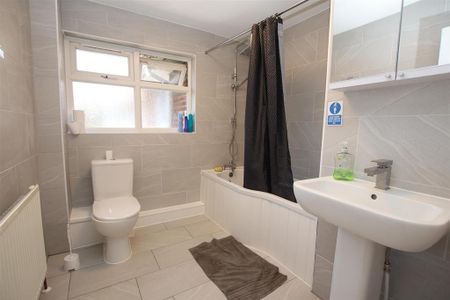 1 bedroom in a house share to rent - Photo 5