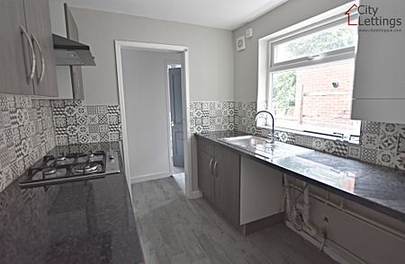 2 Bedroom Mid Terraced House - Photo 5