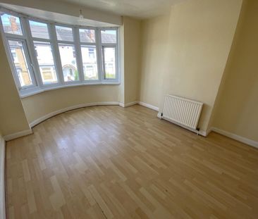 3 bedroom house - end terrace to rent - Photo 5