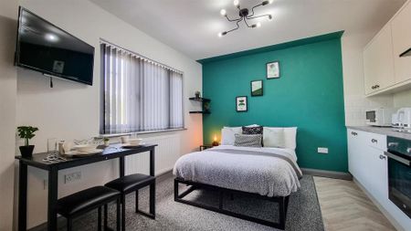 1 bedroom in a house share to rent - Photo 2