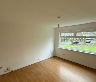 Flat to rent on - Photo 1