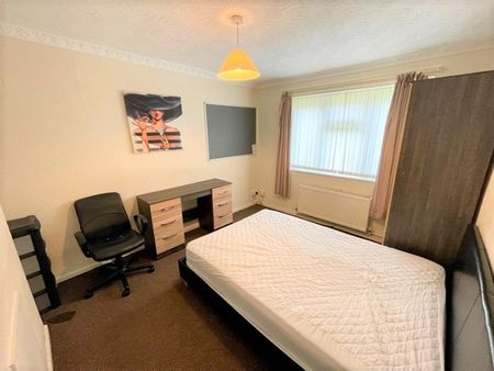 70 Unett Street, - Photo 3