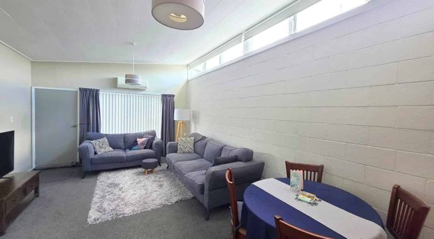 Tidy two-bedroom home on sought-after Francis Drake Street - Photo 1