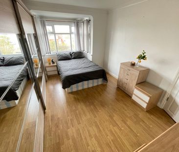 Room in a Shared House, North Circular Road, NW2 - Photo 5