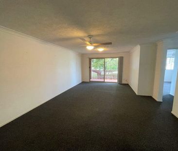2 BEDROOM UNIT WITH 2 SECURE CARPARKS - SOUTHPORT - Photo 1