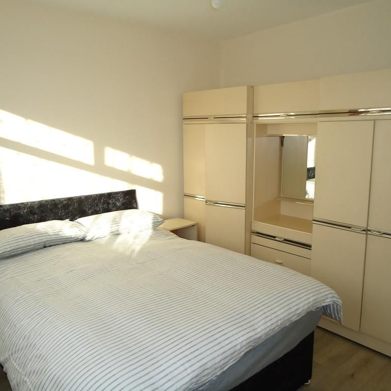 3 bedroom end of terrace house to rent - Photo 1