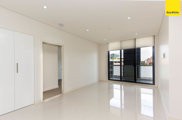 Near New Two Bedroom Apartment in Ideal Location - Photo 1