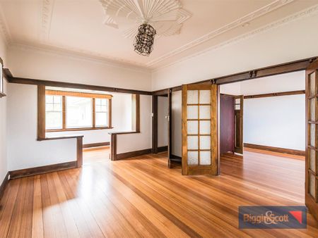GRAND OLDER STYLE APARTMENT - Photo 2