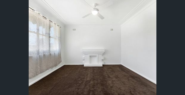 Inviting and Perfectly positioned home! - Photo 1