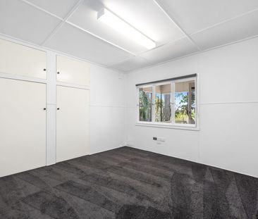 Charming fully renovated home is ready for its next tenants to enjoy! - Photo 5