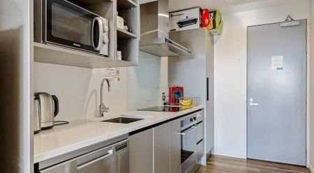 Lock and Leave Inner City Living - Photo 4