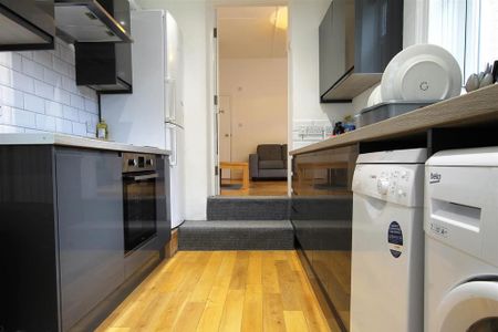 5 bedroom maisonette to rent - Photo 5