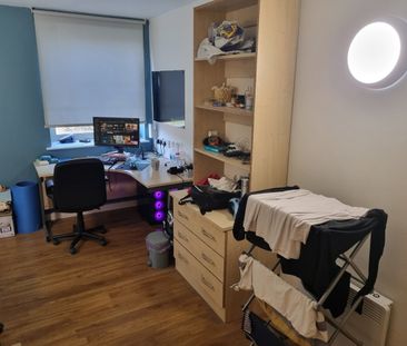 Room in a Shared Flat, Daisybank Villas, M14 - Photo 3