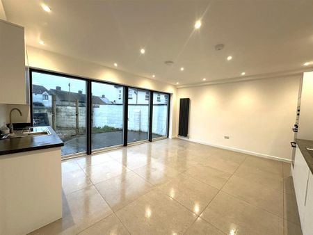 3 bedroom maisonette to rent - Photo 2