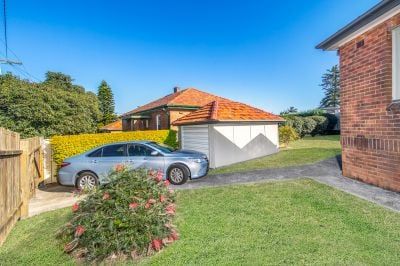 Unique House In Great Location - Photo 2