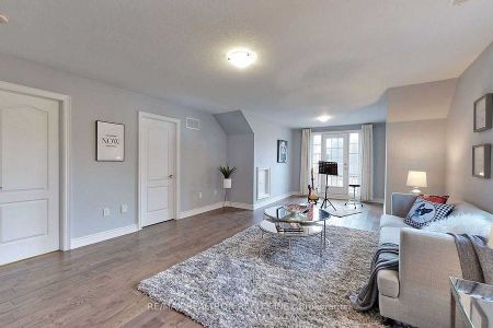 For Lease - 18 Love Court Unit# 3rd Floor Bedroom, Richmond Hill, Ontario - Photo 2