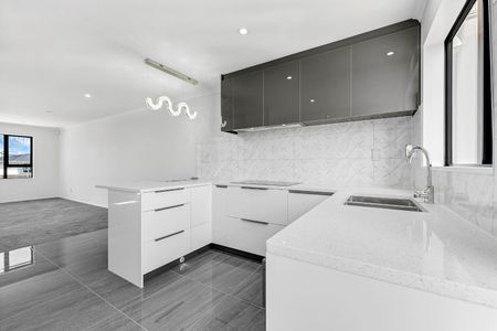 Spacious 6-Bedroom Townhouse for Rent in Manurewa – $900/Week - Photo 2