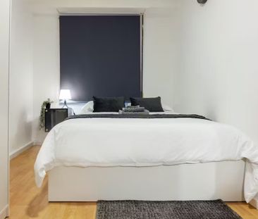 Carrer Sants Just i Pastor, Valencia, Valencian Community 46022 - Photo 5