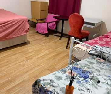 1 bedroom in a house share to rent - Photo 1