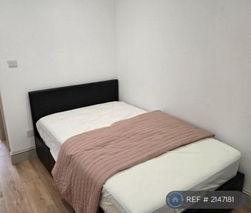 1 bedroom in a house share to rent - Photo 3