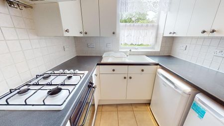 2 bedroom ground floor maisonette to rent - Photo 5