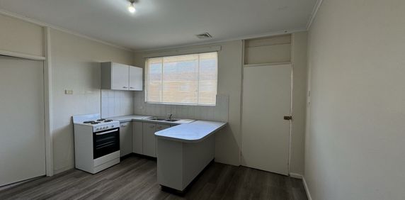 2/13 Adams Street, Queanbeyan - Photo 2