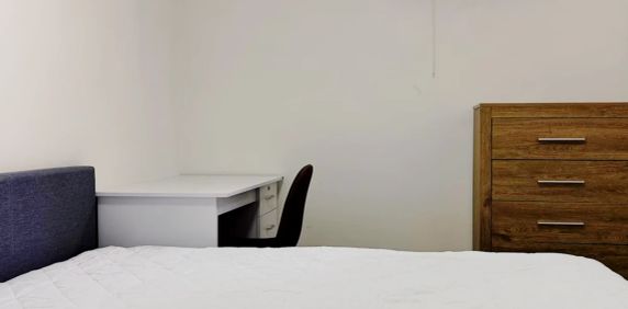 3 bed 2 bath-101 - Photo 2