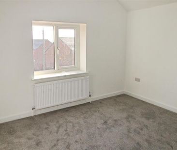 4 bedroom semi-detached house to rent - Photo 6