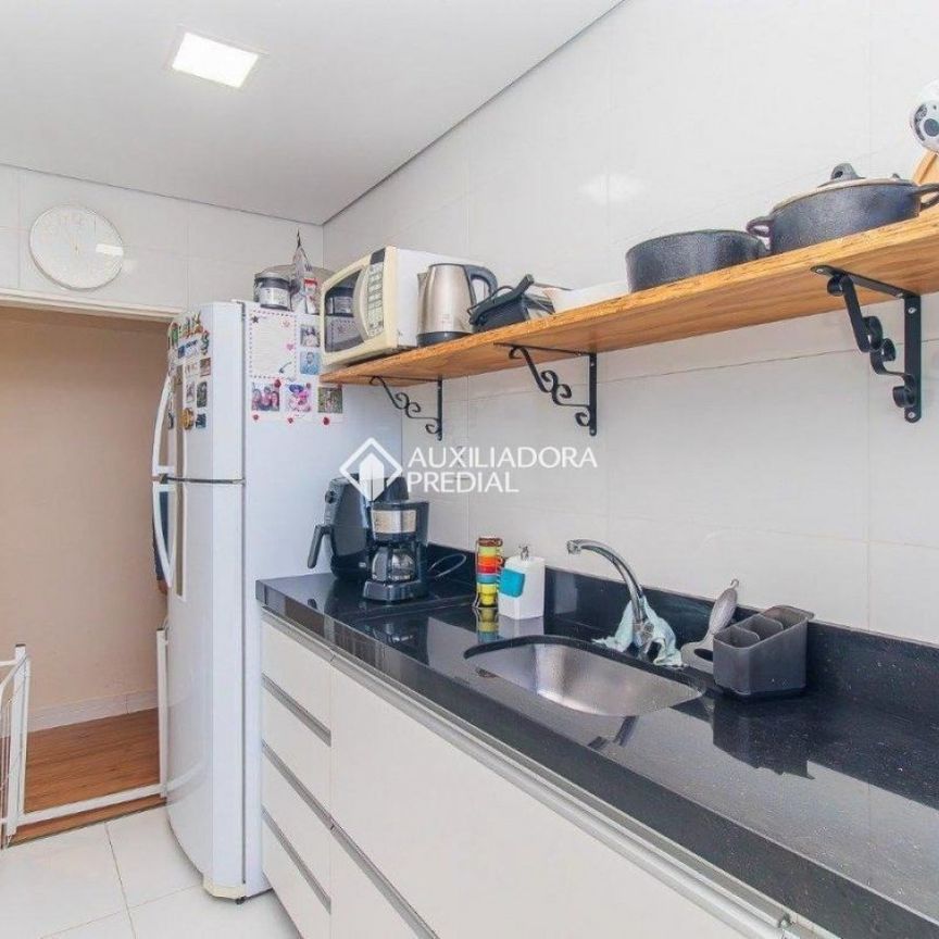 Apartamento com 2 quartos e 58m² para alugar em Jardim Sabará, Porto Alegre. - Photo 1