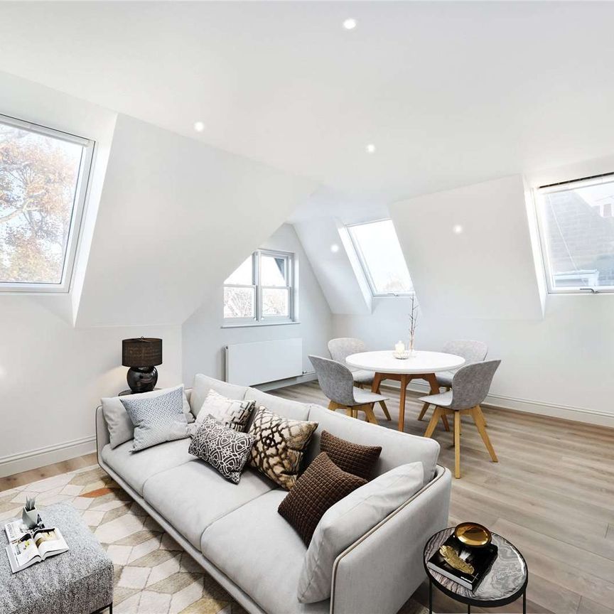 Stunning two bedroom, two bathroom top floor apartment set in a converted detached Ealing development. - Photo 1