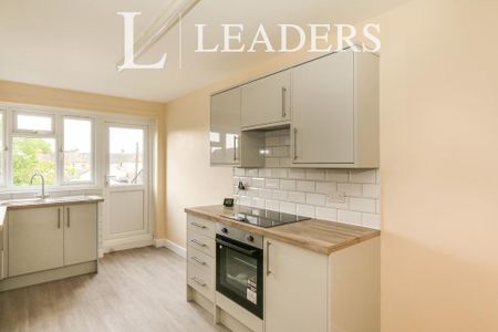 2 bedroom maisonette to rent - Photo 2