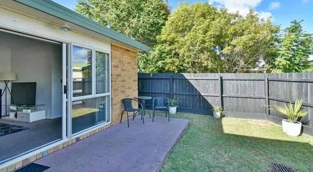 Charming 3-Bedroom Home in Papatoetoe - Photo 4