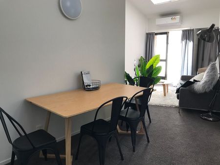 Boutique style 3 bedroom inner city oasis - Photo 2