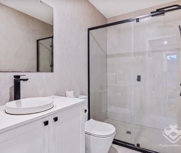Modern Four-Bedroom Home in Convenient Holland Park Location - Photo 6