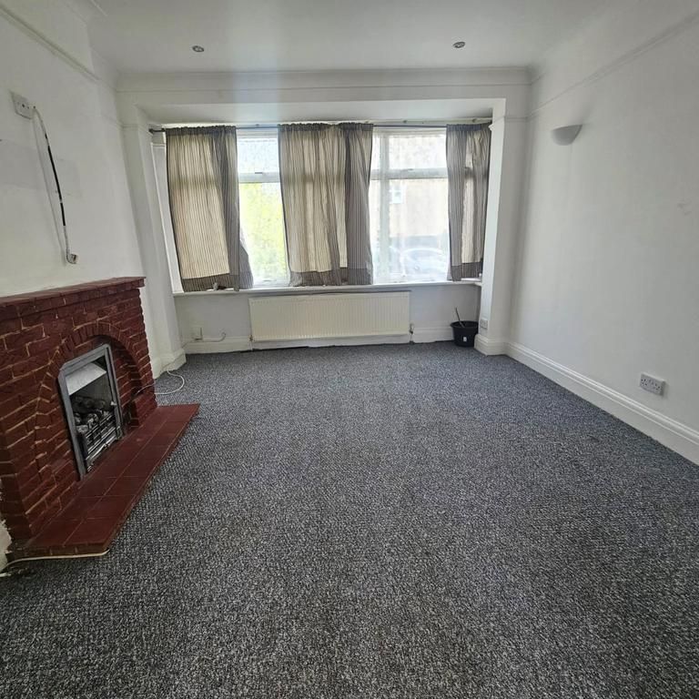 3 bedroom terraced house to rent - Photo 1