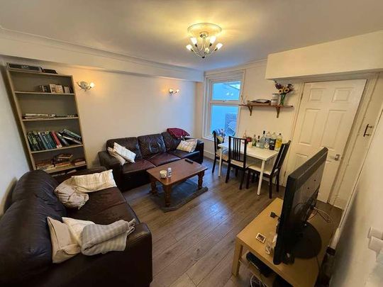 Northcote Road, SO17 - Photo 1