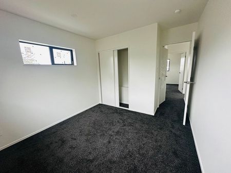 Modern 2BR Home in Ranui - AC & Courtyard - Photo 5