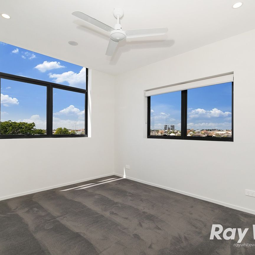 Luxury Living with City Views - Photo 1