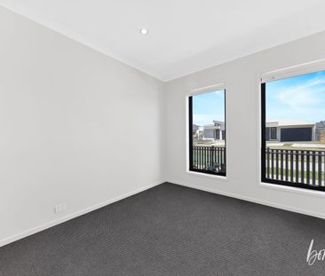 Brand New Three-Bedroom Townhouse in Mickleham - Photo 2