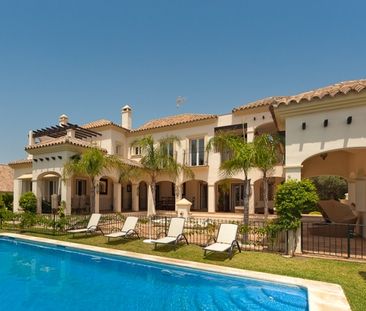 Villa for rent in Bahía de Marbella - Photo 2