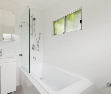 Unfurnished two level terrace - Photo 2