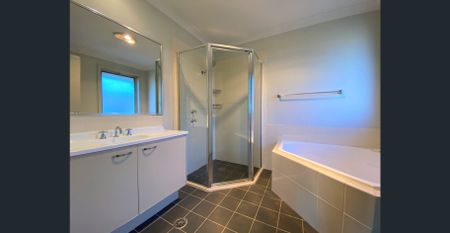 SUPERBLY POSITIONED 4 BEDROOM HOME WITH COMMUNITY FACILITY ACCESS - Photo 2