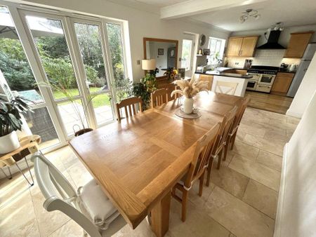 4 bedroom detached house to rent - Photo 3