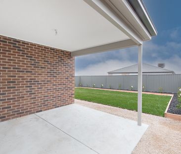 Modern 4-Bedroom Family Home in Prime Lucas Location - Photo 6